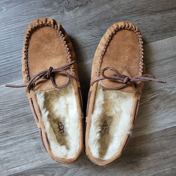 UGG Shoes - UGGS LIKE NEW size 8 Moccasins
